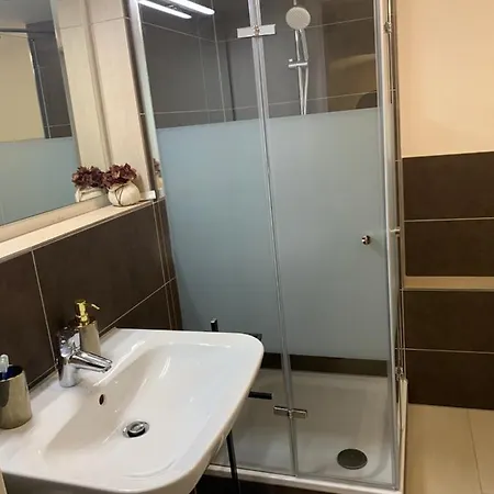 Souterrain Mit Separatem Eingang Und Bad Проживание в семье