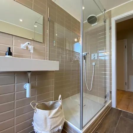 Apartamento Himmelbett-studio Ueber Duesseldorf, Neu *