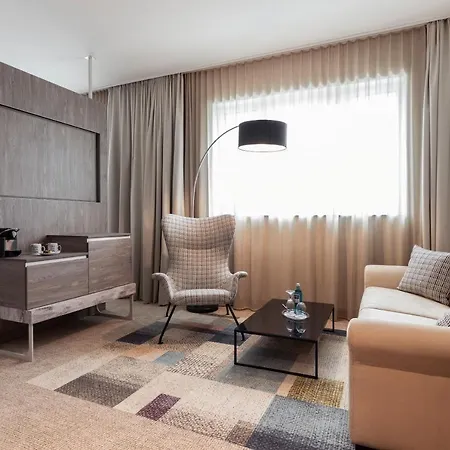 호텔 Novotel Airport 4*