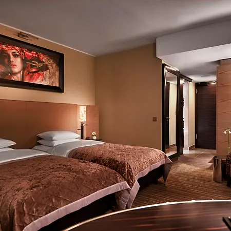 Hyatt Regency Szálloda 5*