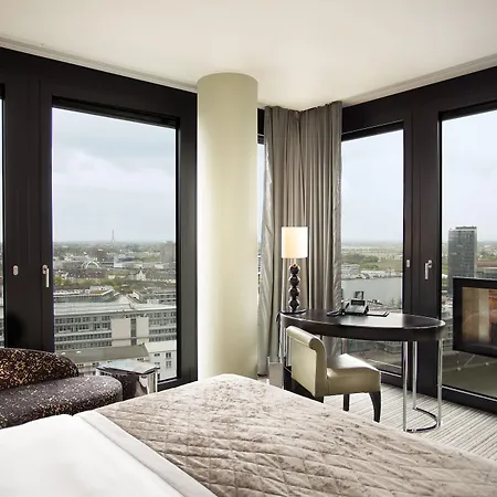 Hyatt Regency Szálloda 5*