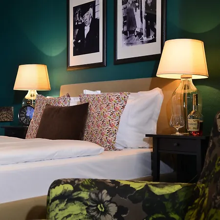 Friends Downtown Hotell 4*