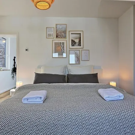 'traveller Lodge' Grosszuegiges - 3 Bedroom 10min To Hbf, Full Kitchen, Homeoffice, Netflix, Wifi Düsseldorf