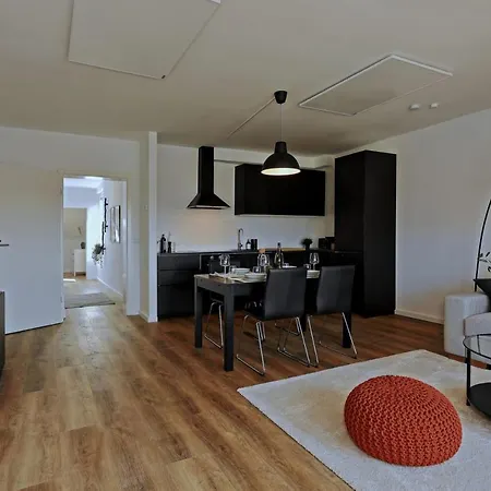 'traveller Lodge' Grosszuegiges - 3 Bedroom 10min To Hbf, Full Kitchen, Homeoffice, Netflix, Wifi Apartamento