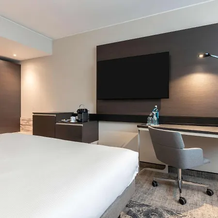 호텔 Novotel Airport 4*