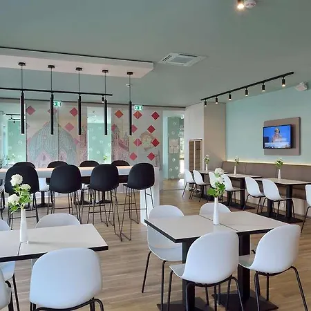 Hotel B&B Hotel Neuss 5*