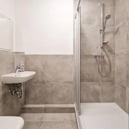 Raj Living - With 3 - 15 Min Messe Dus & 10 Min Old Town Dus Apartmán Düsseldorf
