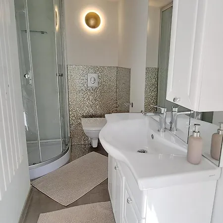 Appartement All-in-one Mit Eigener Sonnenterrasse Im Garten Düsseldorf