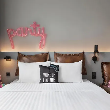 Szálloda Moxy Düsseldorf
