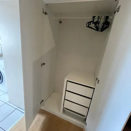 Apartment, Parterre, Fuer 3 Gaeste, Zentral Gelegen, Mitsubishi Halle *