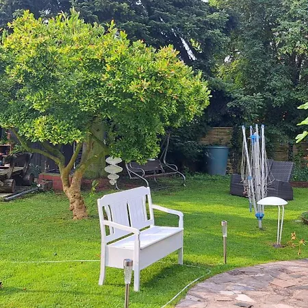 Appartement All-in-one Mit Eigener Sonnenterrasse Im Garten Düsseldorf