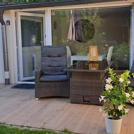 Appartement All-in-one Mit Eigener Sonnenterrasse Im Garten Düsseldorf