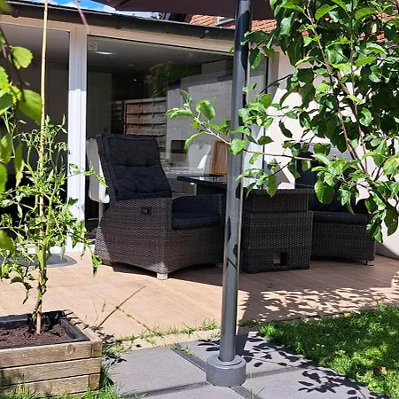 All-in-one Mit Eigener Sonnenterrasse Im Garten Düsseldorf