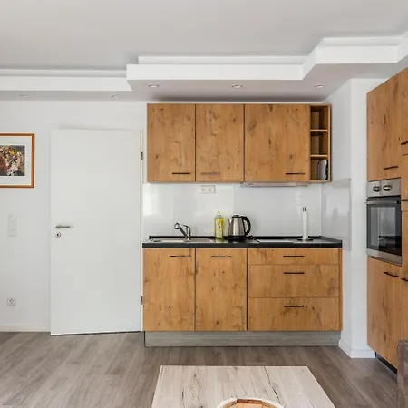 Altstadt With Privade Terrasa 아파트
