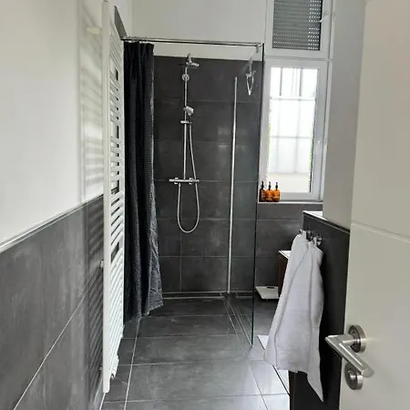 Heaven Homes - 5 Min Bis Zur Duesseldorfer Innenstadt Quarto em Acomodações Particulares Düsseldorf