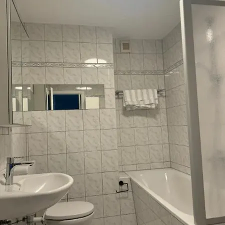 4 Bedroom In Fancy Oberkassel Daire