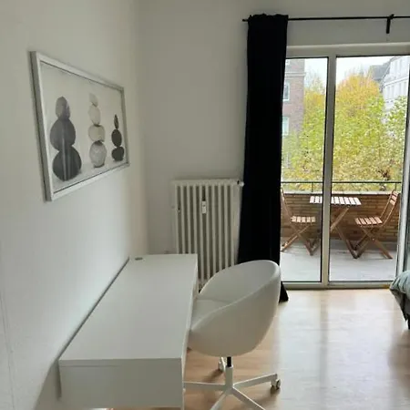 4 Bedroom In Fancy Oberkassel Daire *