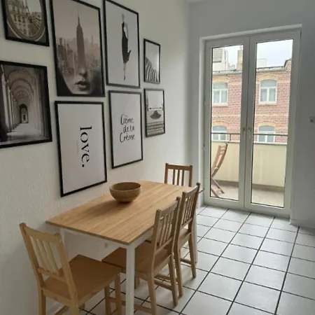Daire 4 Bedroom In Fancy Oberkassel *