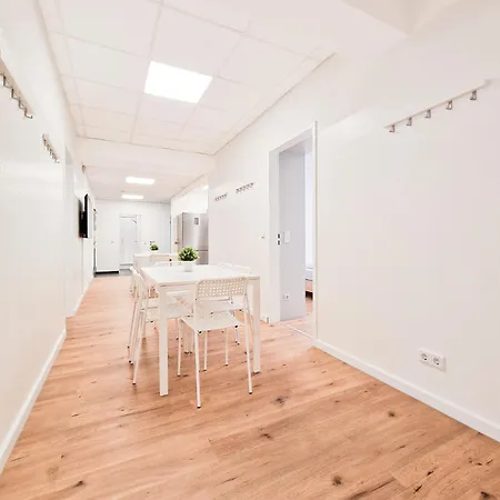 Apartament Raj Living - Center With 5 - 10 Min Messe Dus