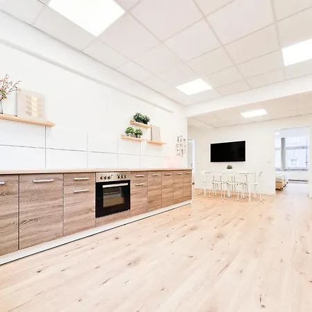 Raj Living - Center With 5 - 10 Min Messe Dus * デュッセルドルフ