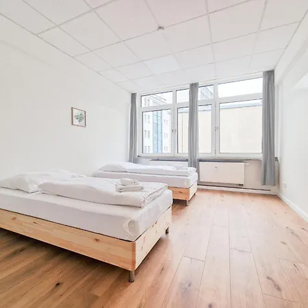 Raj Living - Center With 5 - 10 Min Messe Dus アパート
