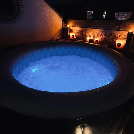 Luxury Loft With Rooftop & Jacuzzi In Center 公寓
