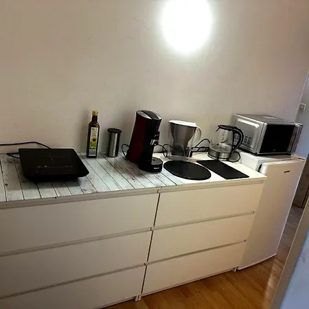 Ruhige Unterkunft, Parkplaetze & Top- Anbindung Zur & Messe Daire *