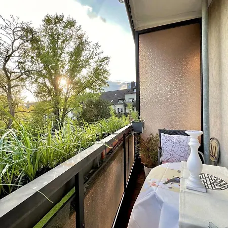Cozy 2-room-apartment On Zoo Park In District 2 *