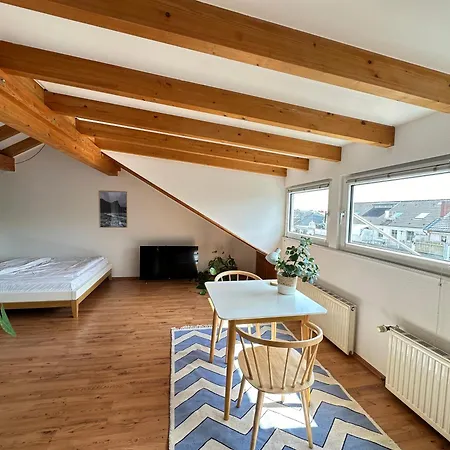 Cozy Loft With A View, Central, Close To Tradefair شقة