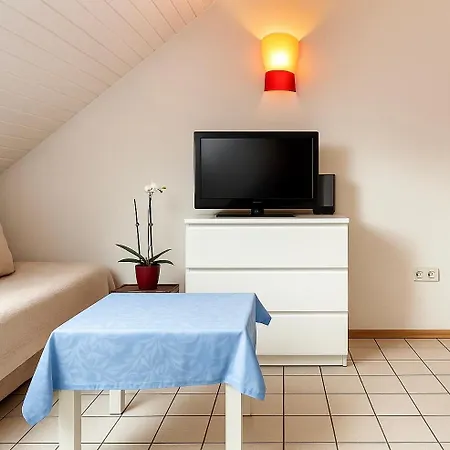 Daire Ruhige Unterkunft, Parkplaetze & Top- Anbindung Zur & Messe