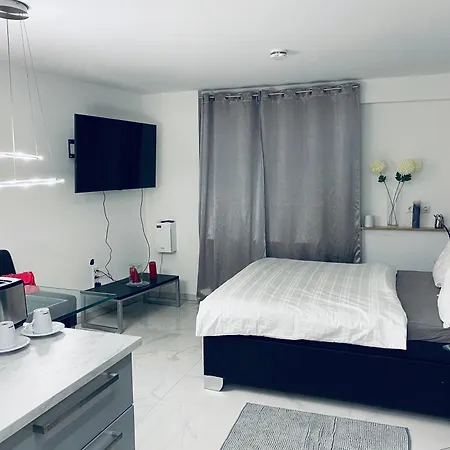 Linda Home By Railway Station , Airport In City Centre דירה *