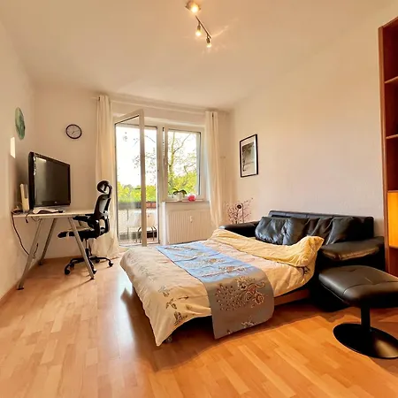 Cozy 2-room-apartment On Zoo Park In District 2 公寓 *