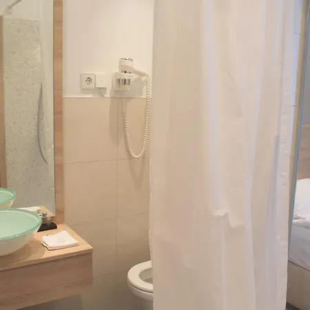 Metropol-rooms 3*