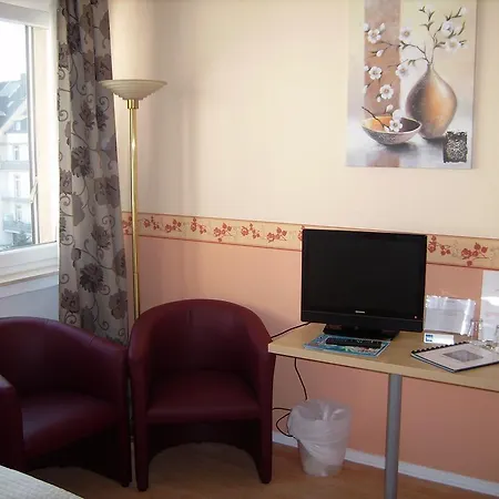 Eu Centralhotel Im Toennchen Pensionat 2*