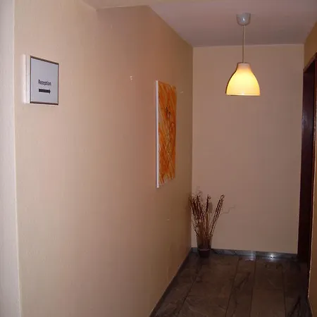 Pensionat Eu Centralhotel Im Toennchen 2*