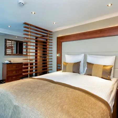 Baxter Hoare Ship Hotel Düsseldorf