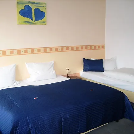 Pensionat Eu Centralhotel Im Toennchen