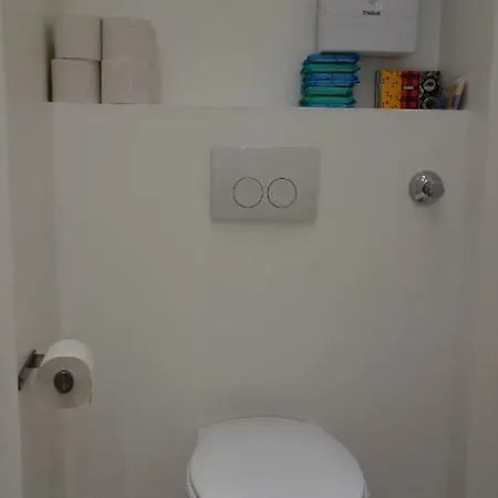 Altbauwohung In Dusseldorf-flingern Appartement