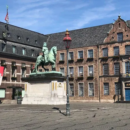 Apartamento Ferienwohnung Am Schloss Eller - Karlsruher Strasse