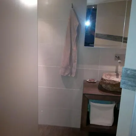 Zimmer Mit Bad, Modern Und Ruhig - Familiaer! *