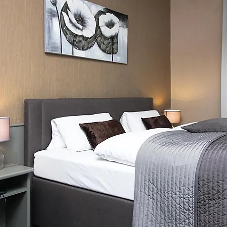 Otel Lux