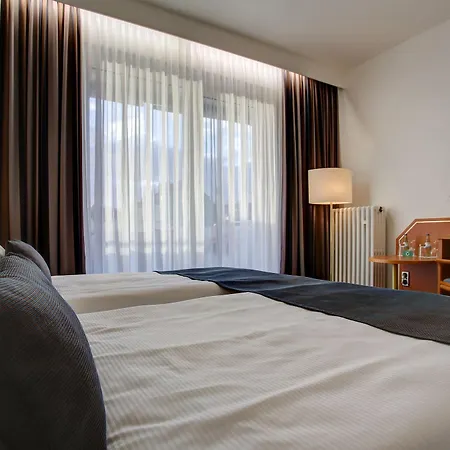 Trip Esplanade, فندق 4*