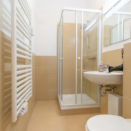 شقة Raj Living - 1 Or 4 - 15 Min To Messe Dus - 10 Min Old Town Dus