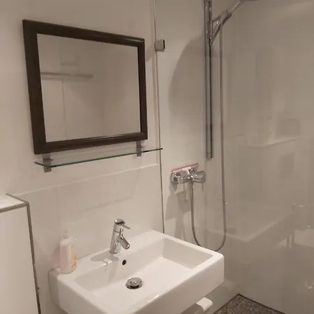 Well Located Flat With Balcony Daire Düsseldorf