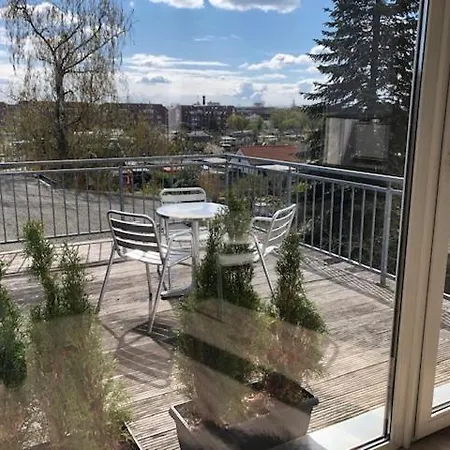 B - Sunny Business With Roof-top Terrace For 2-4 Guests شقة