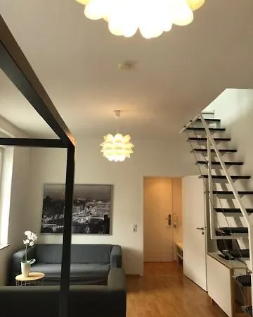 شقة B - Sunny Business With Roof-top Terrace For 2-4 Guests *