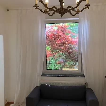 E - Quiet Business One Bedroom For 3 Guests *