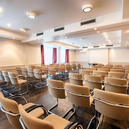 Leonardo Center 4*