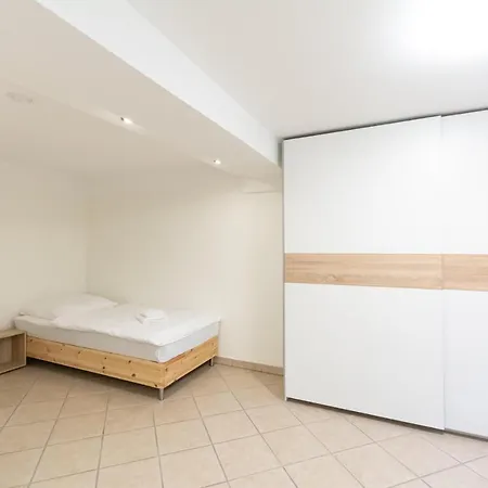 T&k - - 2 - Ground Floor *