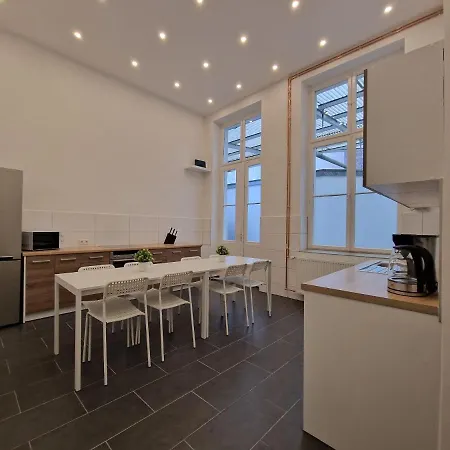 Raj Living - 300m2 Loft With 7 - 15 Min Messe Dus & Old Town Dus 公寓